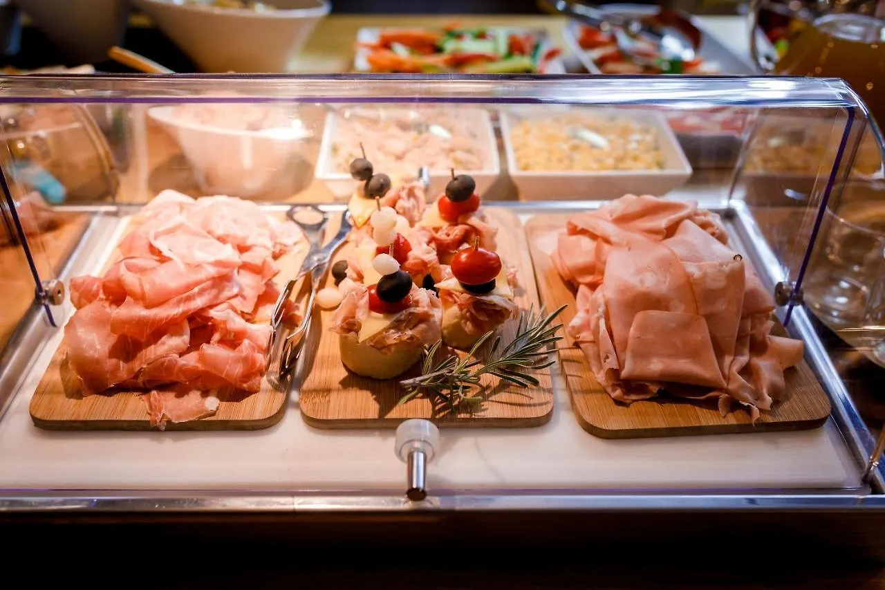 Villa Bricola - Boutique Apartments Karlsbad 4*,